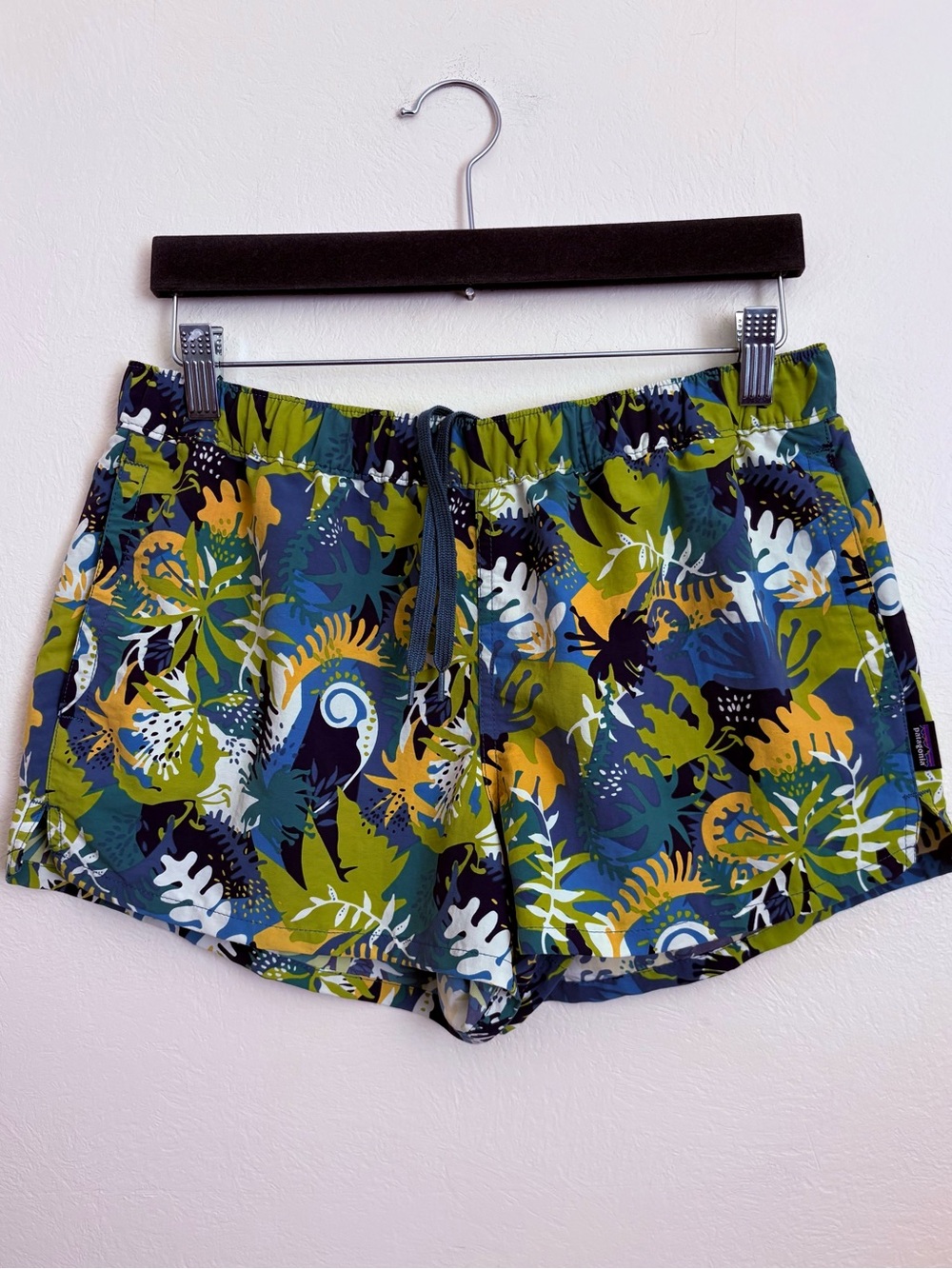 Patagonia Barely Baggie Swim Board Style# 57043 100% Recycled Nylon M Ins 2.5”